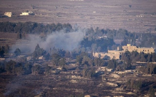 Vue sur le passage de Qouneitra - 27 août 2014 (Crédit : Jack Guez/AFP)