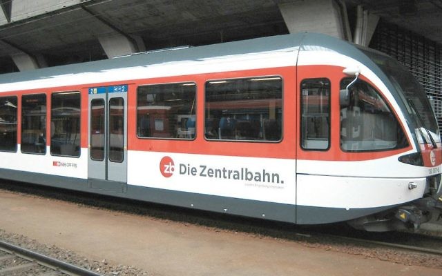 Un train de la compagnie Zentralbahn en Suisse (Crédit : CC BY SA 3.0/Wikimedia Commons/Cooper)