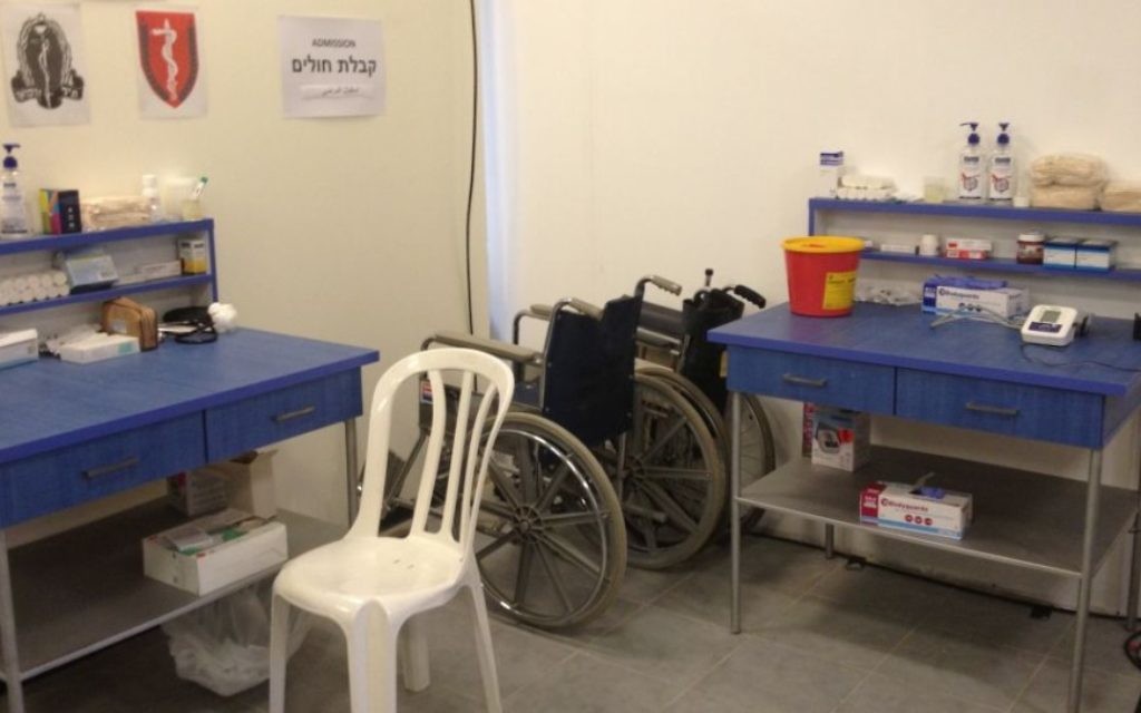 Une salle d'examen à l'hôpital (Crédit : Elhanan Miller/Times of Israel)