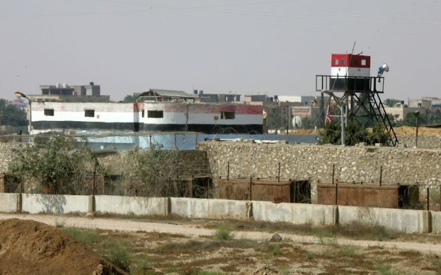 Une tour de contrôle égyptienne à le frontière de Rafah (Crédit : Abed Rahim Khatib/Flash90)
