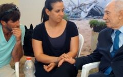 Les parents de Daniel Tragerman et Shimon Peres - 25 août 2014 (Crédit :  Flash90)