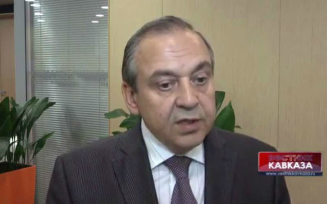 Le chef adjoint de la République de Crimée, Georgy Muradov.  (Capture d'écran YouTube/VestnikKavkaza)