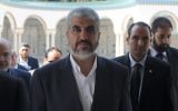 Khaled Meshaal arrive au palais présidentiel de Carthage pour rencontrer le président tunisien Moncef Marzouki - 12 septembre 2014 (Crédit : AFP/SALAH HABIBI)