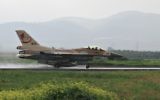 Illustration : Un F-16 qui atterrit à la base de Ramat David (Crédit : Flash 90)