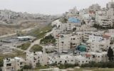 Le quartier d'Issawiya, à Jérusalem-Est. (Crédit : Miriam Alster/Flash90)