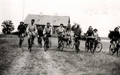 De jeunes réfugiés juifs tchèques au Danemark dans les premières années de la Seconde Guerre mondiale. (Crédit : autorisation/Archives de Judita Matyasova)