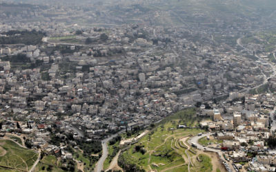 Vue aérienne sur Arav al-Swahara à Jérusalem-Est (Crédit : Nati Shohat/Flash90)