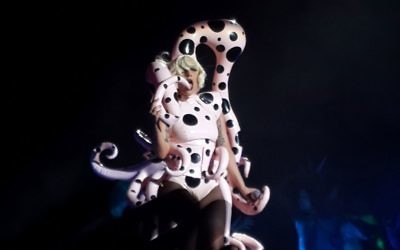 Lady Gaga en concert à Tel Aviv - 13 septembre 2014 (Crédit : Debra Kamin/Times of Israel)