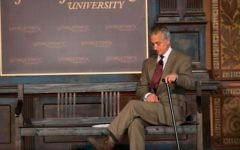 David Strathairn dans la production de l'Université de Georgetown « Souvenez-vous  : Marche Avec Jan Karski." (Crédit : Rafael Suanes / Georgetown Univ.)