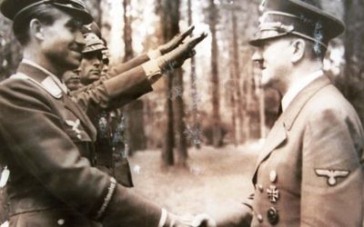 Reproduction d'Adolf Hitler à partir des archives du chasseur de nazis Tuviah Friedman (Crédit : Roni Schutzer / Flash90)