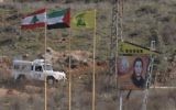 Photo d'archives : Drapeaux palestinien et du Hezbollah libanais sur le côté nord de la frontière d'Israël avec le Liban (Crédit : Hamad Almakt / Flash90 / fichier)