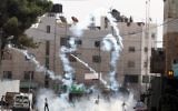 Émeutes à Hébron - le 14 novembre 2014 (Crédit : AFP PHOTO/ HAZEM BADER)