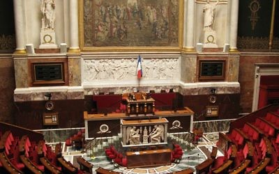 Hémicycle de l'Assemblee nationale (Crédit : Coucouoeuf/CC BY SA 3.0/Wikimedia communs)