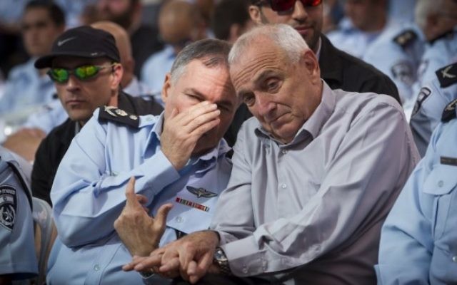 Yohanan Danino et Yitzhak Aharonovitch - 12 novembre 2014 (Crédit : Miriam Alster/Flash90)