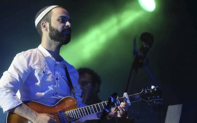 Le chanteur Amir Benayoun (Crédit : Yossi Zeliger/Flash90)