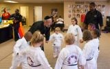 Rabbi Elimelech Goldberg dirige une classe d'arts martiaux pour les enfants gravement malades à Southfield, Michigan, août 2014. (Crédit : Joshua Schwartz Photographie)