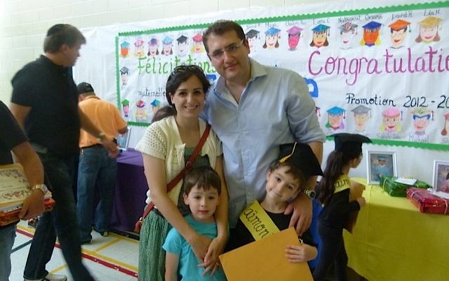 Julie et Nathanael Weill avec leurs fils Eytan et Lior en 2013. (Crédit : autorisation)