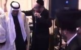 Capture d'écran du cheikh Aqel Al-Atrash dansant au mariage ultra-orthodoxe (Crédit : Facebook)