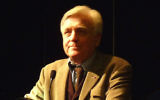 Elie Barnavi, Conférence de l'historien et diplomate israëlien Elie Barnavi au Salon du Livre Wizo (Strasbourg 2009) (Crédit : CC BY SA 3.0)