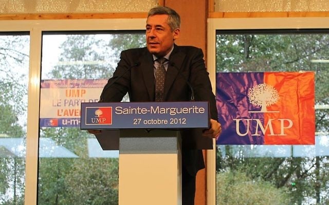 Henri Guaino à un meeting de Jean-François Copé, le 27 octobre 2012, à Sainte-Marguerite. (Crédit : CC BY SA 3.0)