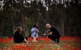 Laura Bialis, Avi Vaknin et leur fille à Sderot (Crédit : Laura Bialis)