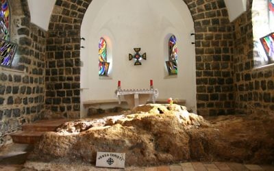 Intérieur de l'église de St. Peters Primacy (crédit photo: Shmuel Bar-Am)