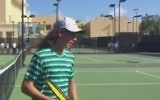 Yshai Oliel remporte les jeux junior Orange Bowl à Coral Gables, en Floride, le 23 décembre 2014 (Crédit : Youtube capture d'écran)
