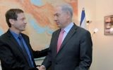 Isaac Herzog et Benjamin Netanyahu (Crédit : Kobi Gideon/Flash90)