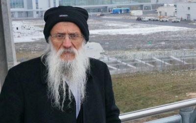 Rabbi Yossef Mendelevitch à l'aéroport Pulkovo de Saint-Pétersbourg, le 30 novembre 2014. (Crédit : Cnaan Liphshiz / JTA)