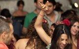 Harel Shachal et Ottomans au Shafa Bar, Jaffa. (Crédit : autorisation Shafa Bar / Facebook)