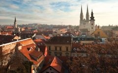 Vue sur Zagreb (http://www.shutterstock.com/pic-124140097/stock-photo-cityscape-of-zagreb-croatia.html?src=zonyBsMn63SQxf9E1ZproA-1-2)