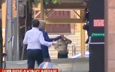 Capture d'écran de la télévision australienne montrant la prise d'd'otages à Sydney en Australie, le 15 décembre 2014.