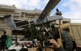 Les membres des brigades al-Qassam exposant un drone pendant une parade marquant le 27e anniversaire du mouvement islamiste, le 14 décembre 2014 à Gaza  (Crédit : AFP/ MAHMUD HAMS).