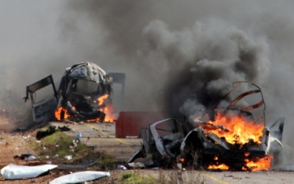 Des véhicules militaires israéliens en flamme après l'attaque du Hezbollah le 28 janvier 2015. (Crédit : AFP/MARUF KHATIB) Des véhicules militaires israéliens en flamme après l'attaque du Hezbollah le 28 janvier 2015. (Crédit : AFP/MARUF KHATIB)