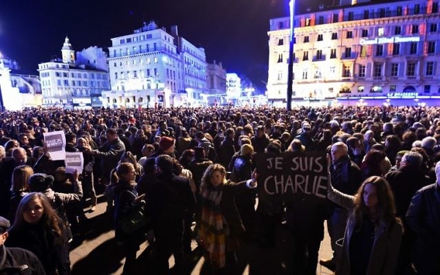Manifestation de soutien après l'attentat contre les locaux de Charlie Hebdo, le 7 janvier 2015. (Crédit : AFP)