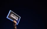 Manifestation de soutien après l'attentat contre les locaux de Charlie Hebdo - 7 janvier 2015 (Crédit : AFP)