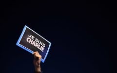 Manifestation de soutien après l'attentat contre les locaux de Charlie Hebdo - 7 janvier 2015 (Crédit : AFP)