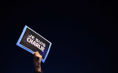 Manifestation de soutien après l'attentat contre les locaux de Charlie Hebdo - 7 janvier 2015 (Crédit : AFP)