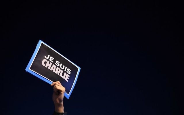 Manifestation de soutien après l'attentat contre les locaux de Charlie Hebdo - 7 janvier 2015 (Crédit : AFP) Manifestation de soutien après l'attentat contre les locaux de Charlie Hebdo - 7 janvier 2015 (Crédit : AFP)