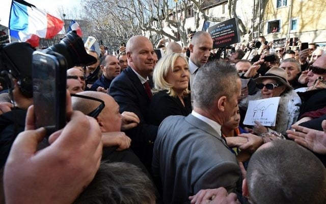 Marine Le Pen à Beaucaire - 11 janvier 2015 (Crédit : AFP) Marine Le Pen à Beaucaire - 11 janvier 2015 (Crédit : AFP)