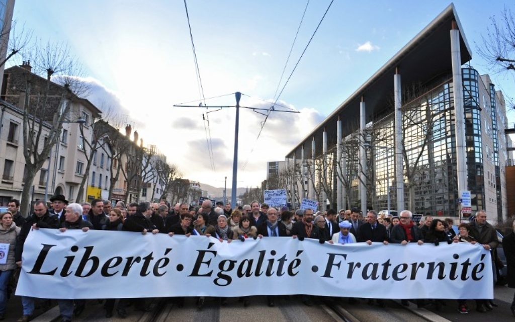 Près de 50 000 ont participé à une manifestation dans la ville de Clermont-ferrand le 11 janvier 2015 (Crédit: AFP/THIERRY ZOCCOLAN)