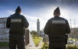 Image d'illustration : des gendarmes déployés à la mosquée de Poitiers suite à l'attaque de cette mosquée, le 12 janvier 2015. Illustration. (Crédit : Guillaume Souvant/AFP)