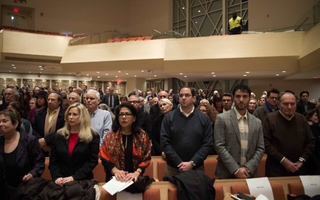 L'AJC a organisé un rassemblement à la mémoire des victimes du terrorisme - 14 janvier 2015 (Crédit : NICHOLAS KAMM / AFP) L'AJC a organisé un rassemblement à la mémoire des victimes du terrorisme - 14 janvier 2015 (Crédit : NICHOLAS KAMM / AFP)