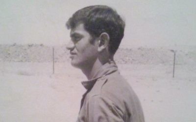 Arye David de Gedera essaie de retrouver les soldats israéliens qu'il avait aidé à sauver pendant en 1973 (Crédit : Autorisation d'Arye David)