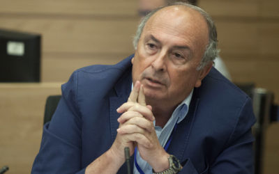 Elie Alalouf, député Koulanou et président de la commission de la santé, du travail et des affaires sociales de la Knesset, le 30 juin 2014. (Crédit : Flash90)