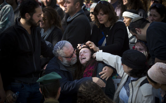 Funérailles du capitaine Yochai Kalangel, 25 ans, au cimetière militaire du mont Herzl à Jérusalem - 29 janvier 2015 (Crédit : Flash 90)