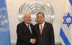 Reuven Rivlin à gauche et Ban Ki-moon à droite le 26 janvier 2015 (Crédit : Mark Neyman/GPO))