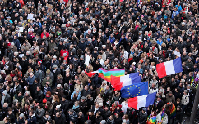 La foule défilant le 11 janvier 2015 lors de la Marche républicaine. (Crédit : Glenn Cloarec/Times of Israel) La foule défilant le 11 janvier 2015 lors de la Marche républicaine. (Crédit : Glenn Cloarec/Times of Israel)