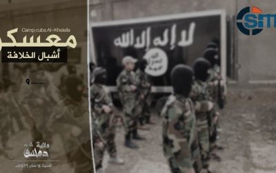 "Cubs of Califate." Les enfants sont vus recevoir une formation militaire par des militants islamiques de l'Etat dans un camp près de Damas, la Syrie, le 6 décembre, 2014. (Crédit : SITE Intel Groupe)