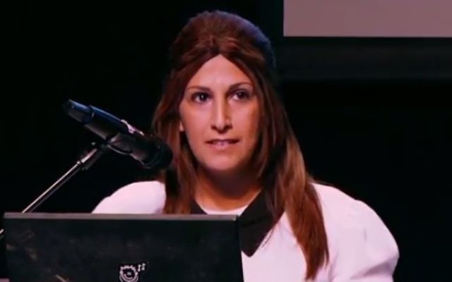Ruth Colian, chef du parti Bezchutan (Crédit : capture d'écran YouTube)